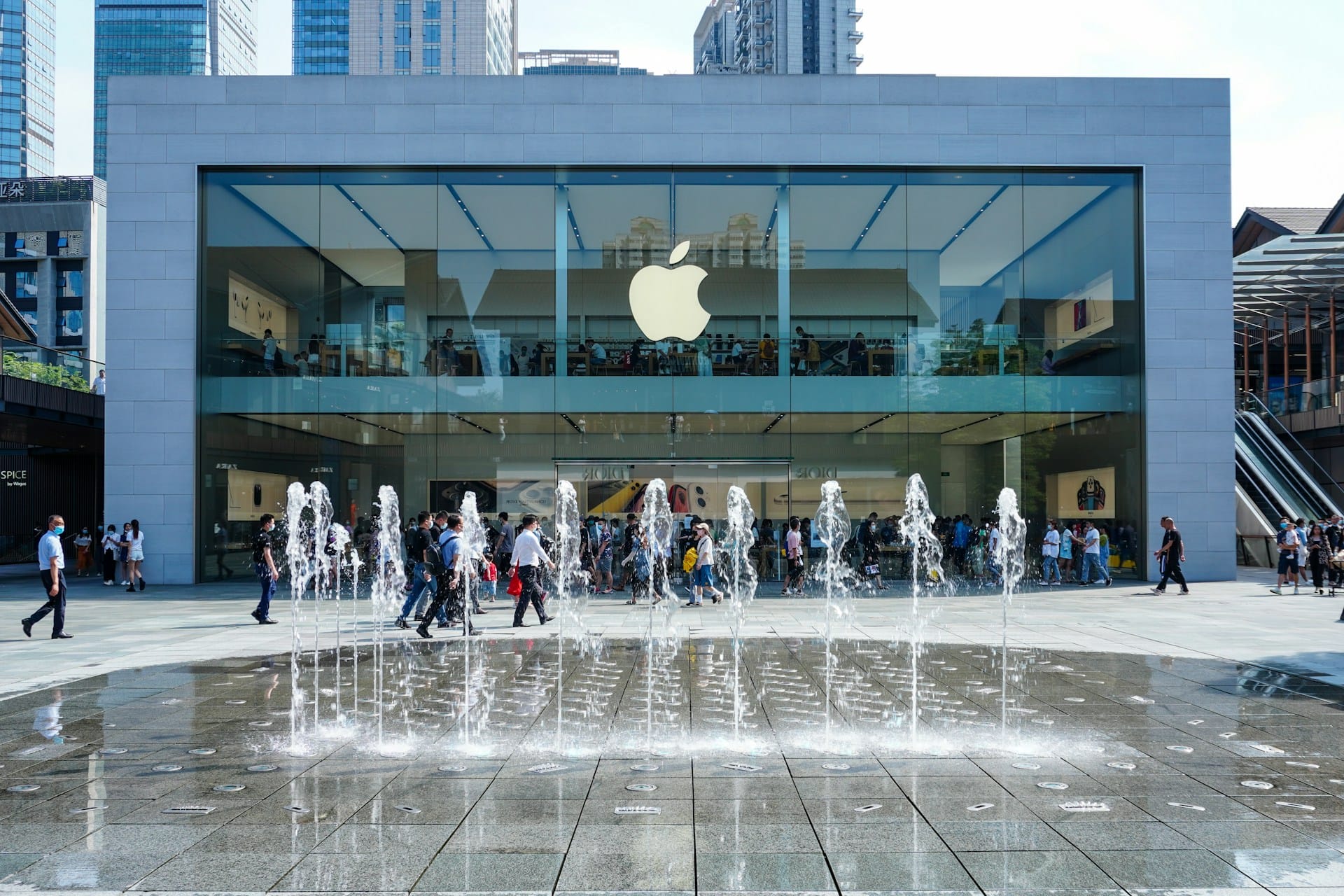 Apple says it patched Hide My Email bug that exposed real addresses