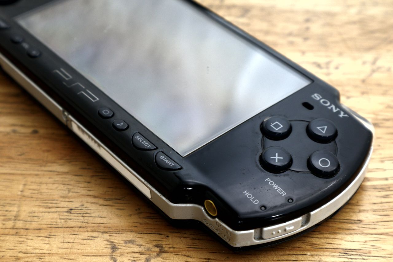 OpenStrike brings a Counter-Strike-style shooter to the PSP at 60 fps