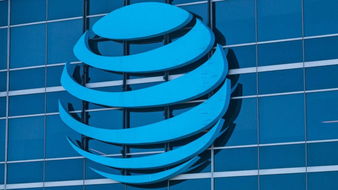 AT&T must keep offering basic phone service in California for now