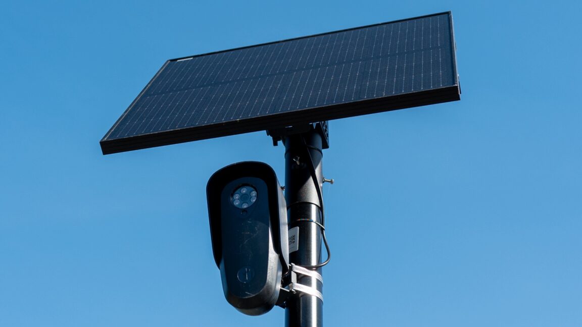 SignalTrace links device signals with license plate records