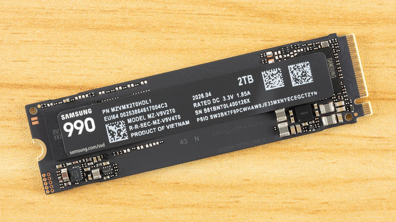 Samsung’s 990 SSD brings new QLC flash to a crowded Gen 4 market