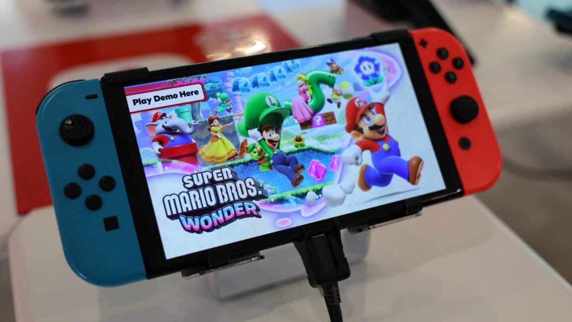 Nintendo will pull the original Switch from Europe as sales keep hanging on