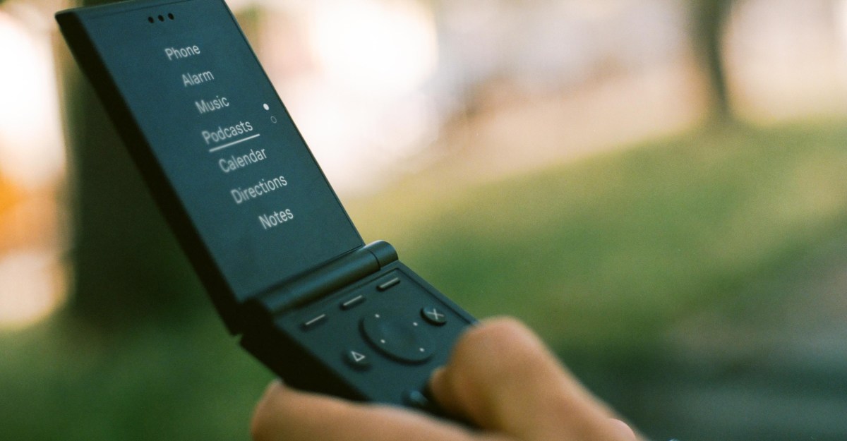 Light’s new flip phone rejects the slab without going fully dumb