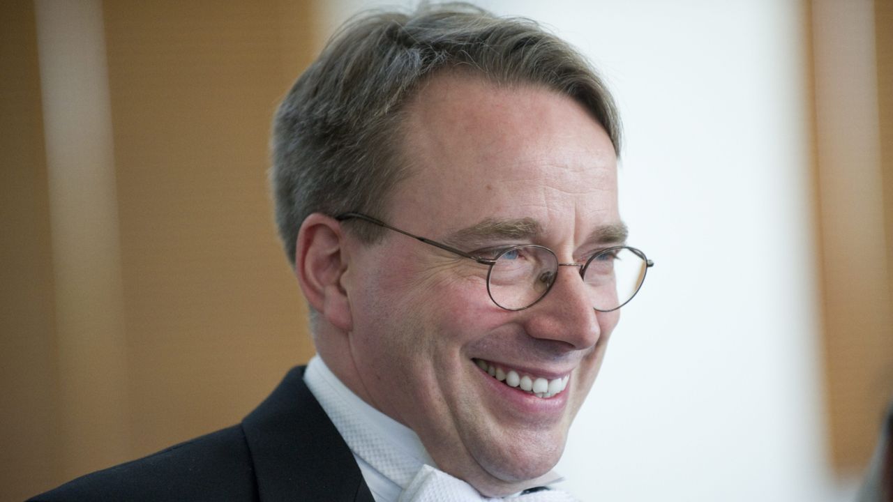 Torvalds backs AI review tool in Linux kernel patch debate